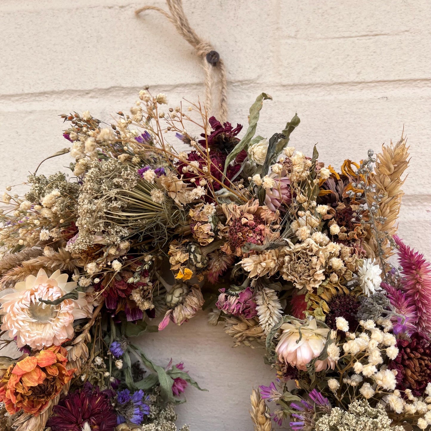 Autumn wreath | Dried flowers | Farmhouse style | Farmhouse home | Country living | Autumnal home styling | Farmhouse wreath | 25x25cm