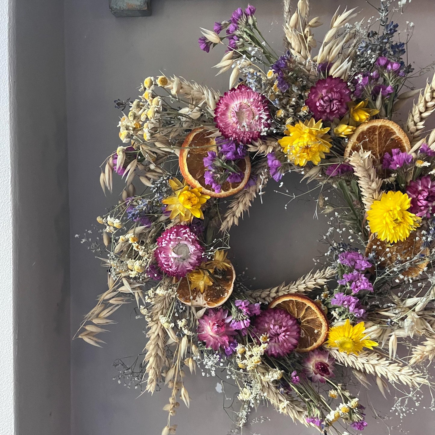 Autumnal flower wreath | Dried flowers | Farmhouse home | Country living | Front door decor | Farmhouse wreath | 25cm