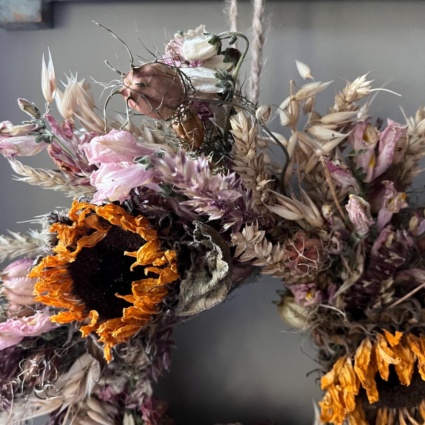 Dried flowers | Farmhouse style | Autumn wreath | Country living | Front door decor | Farmhouse wreath | Autumnal decor | 25cm
