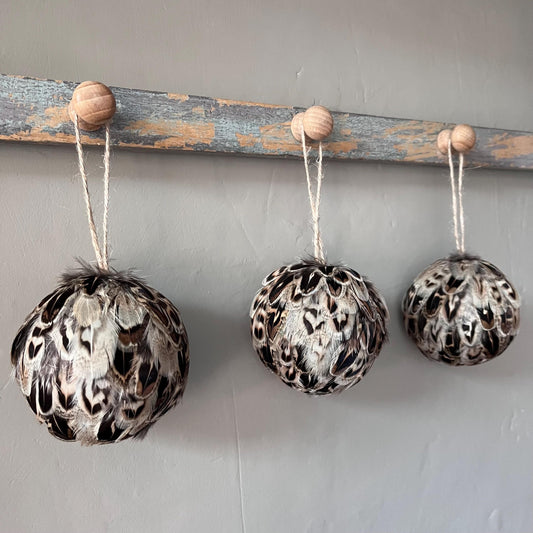 Baubles | Feather baubles | Farmhouse Christmas decorations | Country living Christmas | Feather decorations | Tree decorations