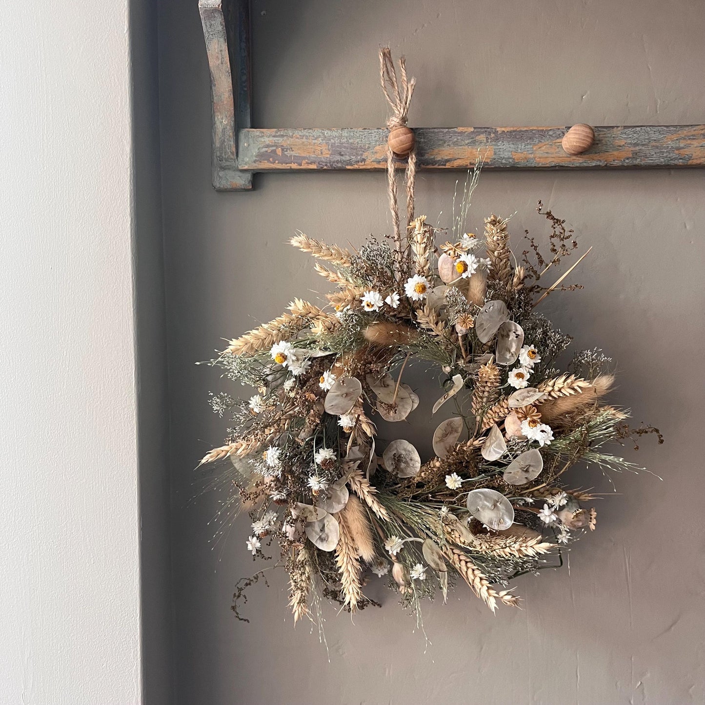 Dried flower wreath | Farmhouse style | Farmhouse home | Country living | Winter decor | Farmhouse wreath | Wreath for winter | 25cm