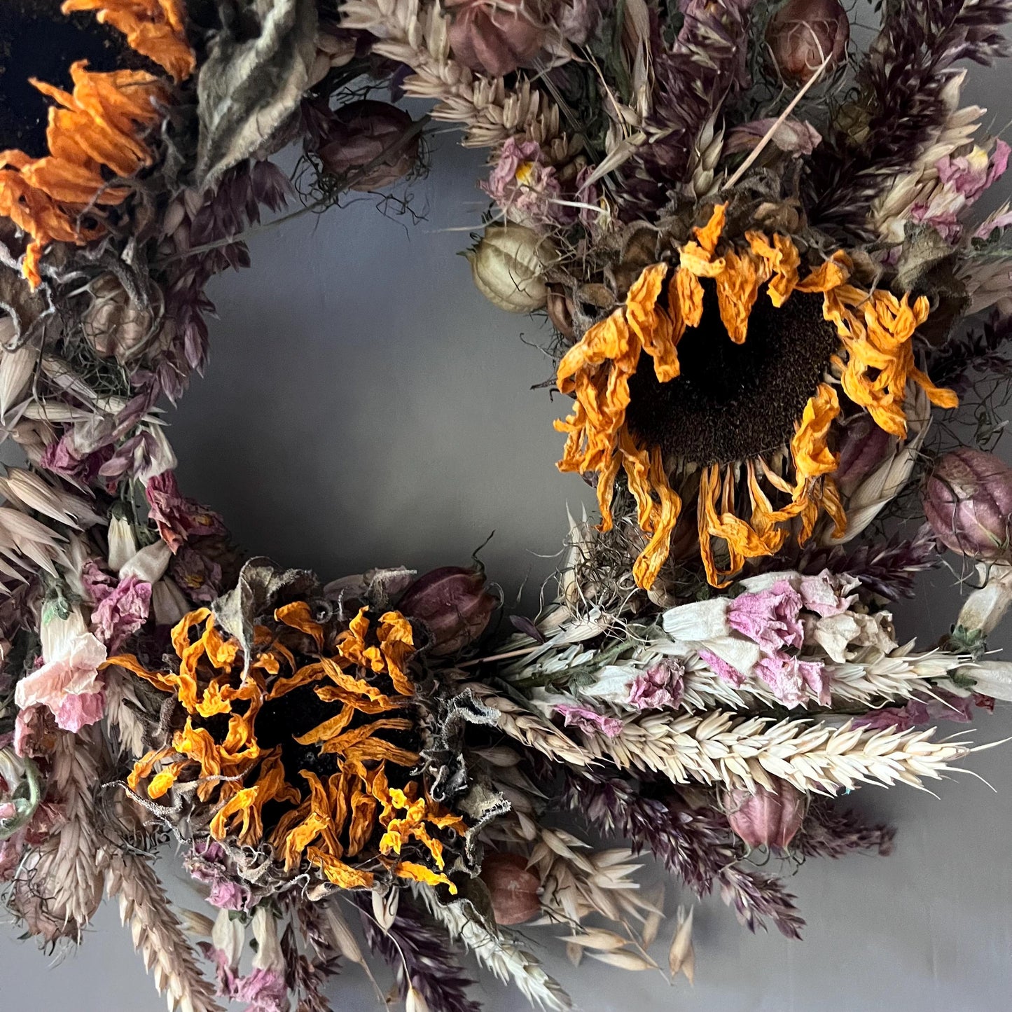 Dried flowers | Farmhouse style | Autumn wreath | Country living | Front door decor | Farmhouse wreath | Autumnal decor | 25cm