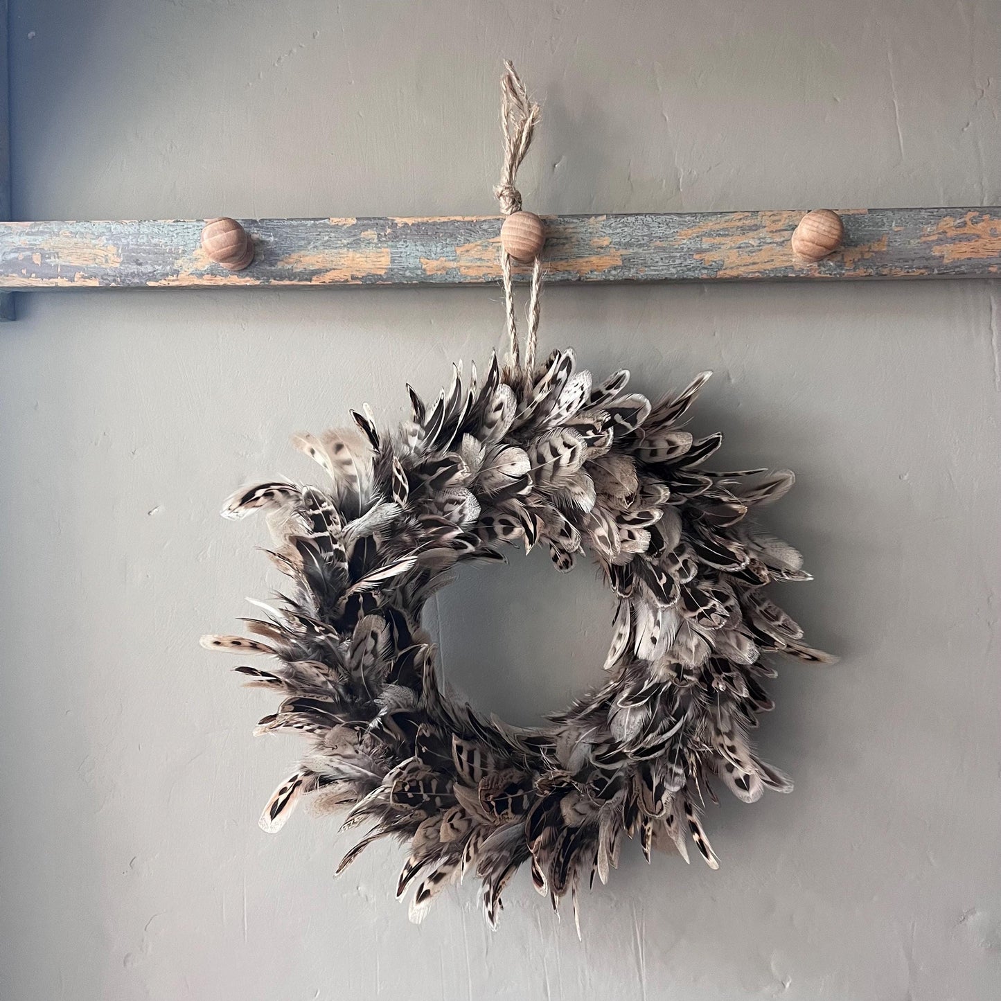 Feather wreath | Winter wreath | Farmhouse wreath | Country living home | Country living Christmas  | Door wreath | 20-25cm