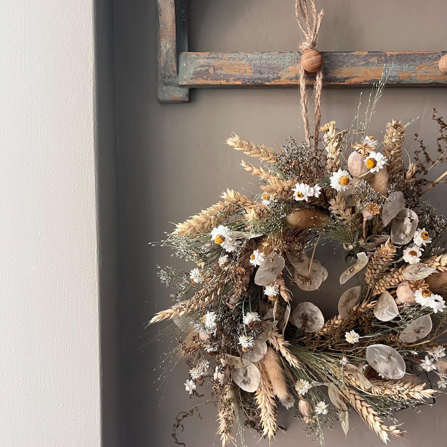 Dried flower wreath | Farmhouse style | Farmhouse home | Country living | Winter decor | Farmhouse wreath | Wreath for winter | 25cm