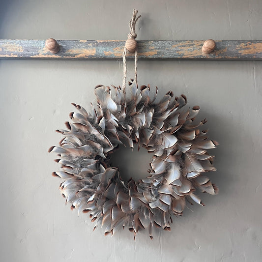 Feather wreath | Feather wall art | Farmhouse Christmas | Farmhouse decor | Country wreath | Christmas wreath | Winter home decor | 20-25cm