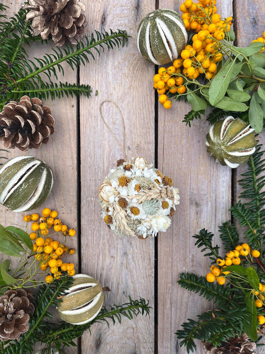 Dried flower baubles | Flower decorations | Tree decorations | Farmhouse Christmas | Natural Christmas decorations
