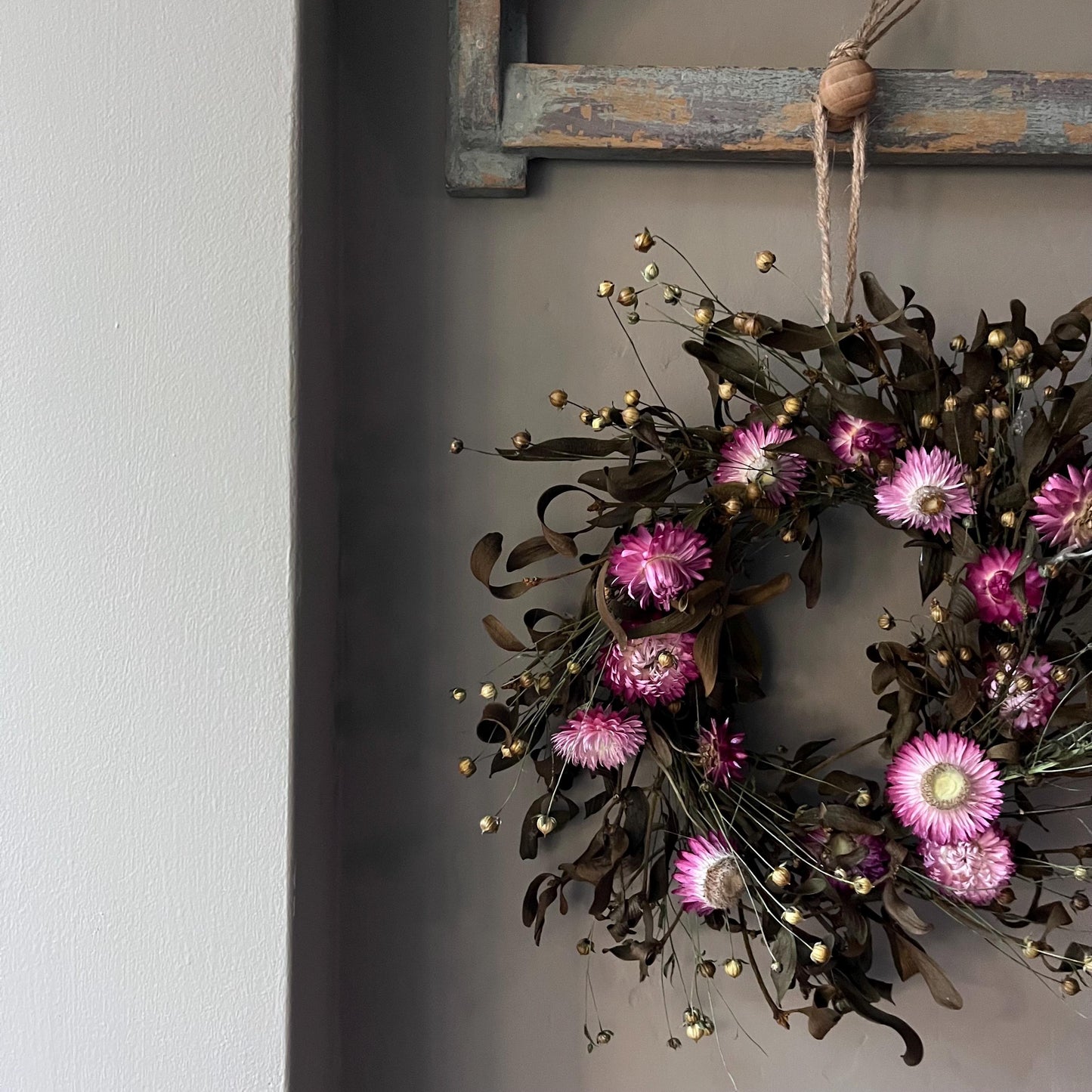 Winter Dried Flower Wreath: Everlasting Floral Home Decor 25cm