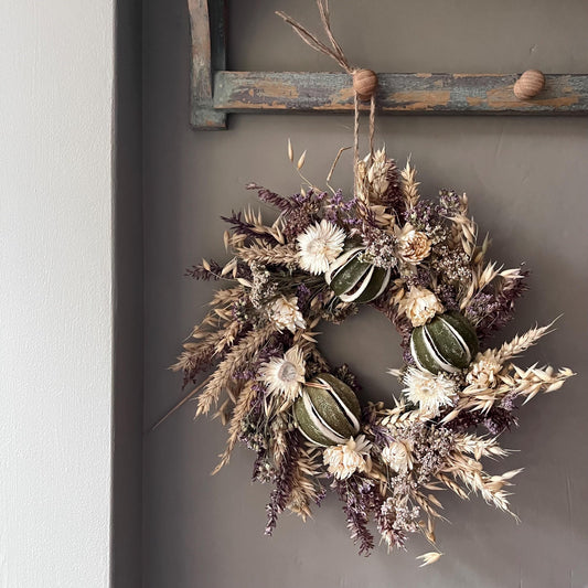 Dried Flower Wreath: Winter Home Decor, Everlasting Floral Display (25cm)