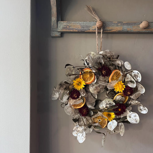 Winter flower wreath | Dried flowers | Farmhouse home | Country living | Seasonal Front door decor | Christmas Farmhouse wreath | 25cm