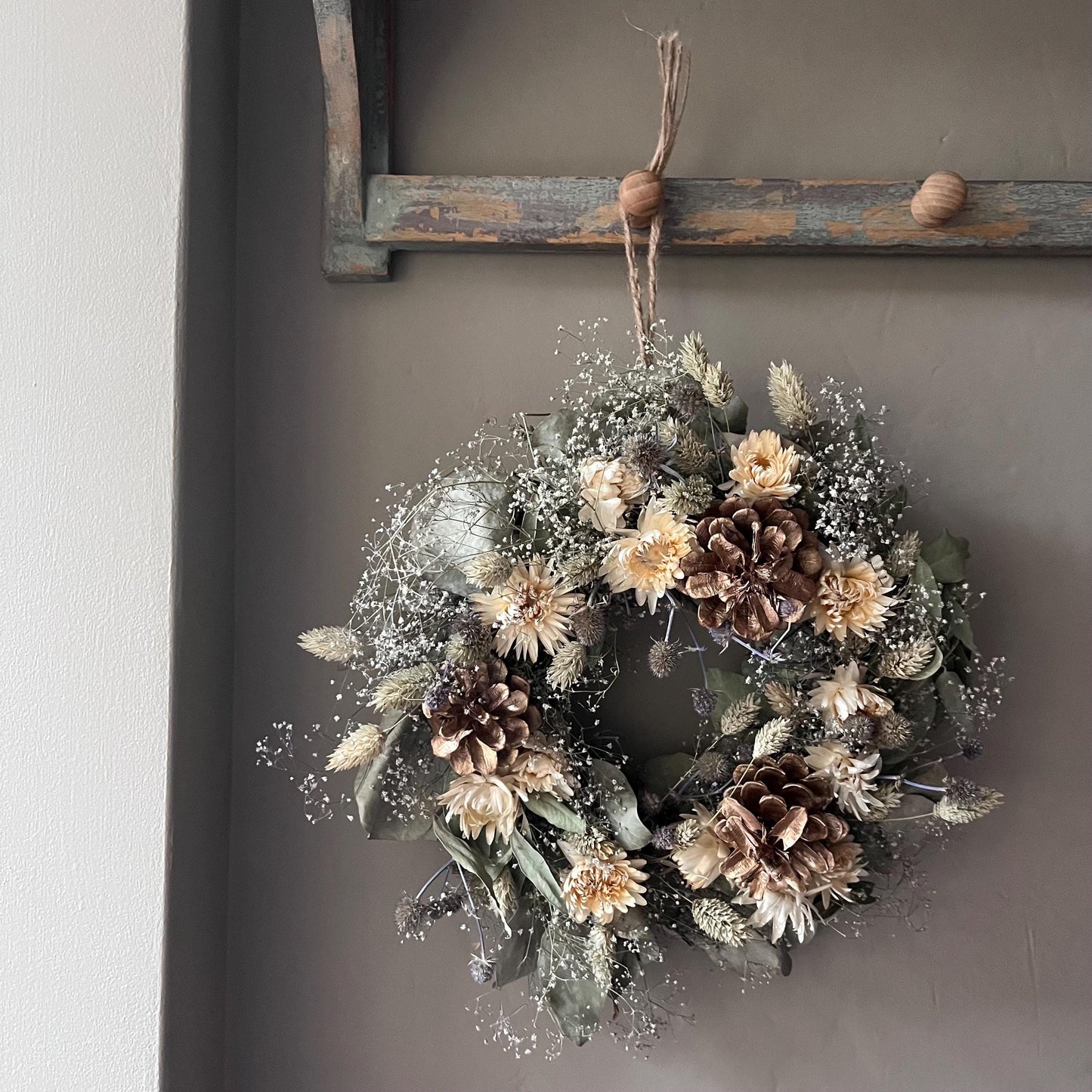 Dried Flower Wreath: Farmhouse Style Everlasting Floral Display (22cm)