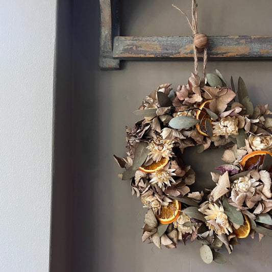 Winter flower wreath | Dried flowers | Farmhouse home | Country living | Front door decor | Farmhouse autumnal wreath | 25cm