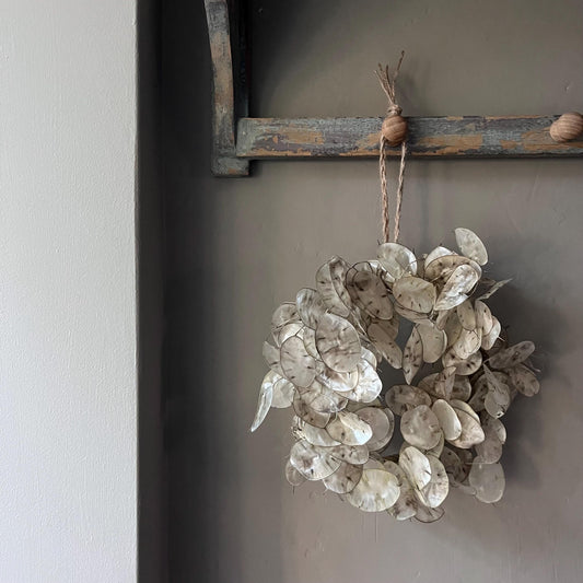 Winter flower wreath | Dried flowers | Farmhouse home | Country living | Seasonal Front door decor | Christmas Farmhouse wreath | 25cm