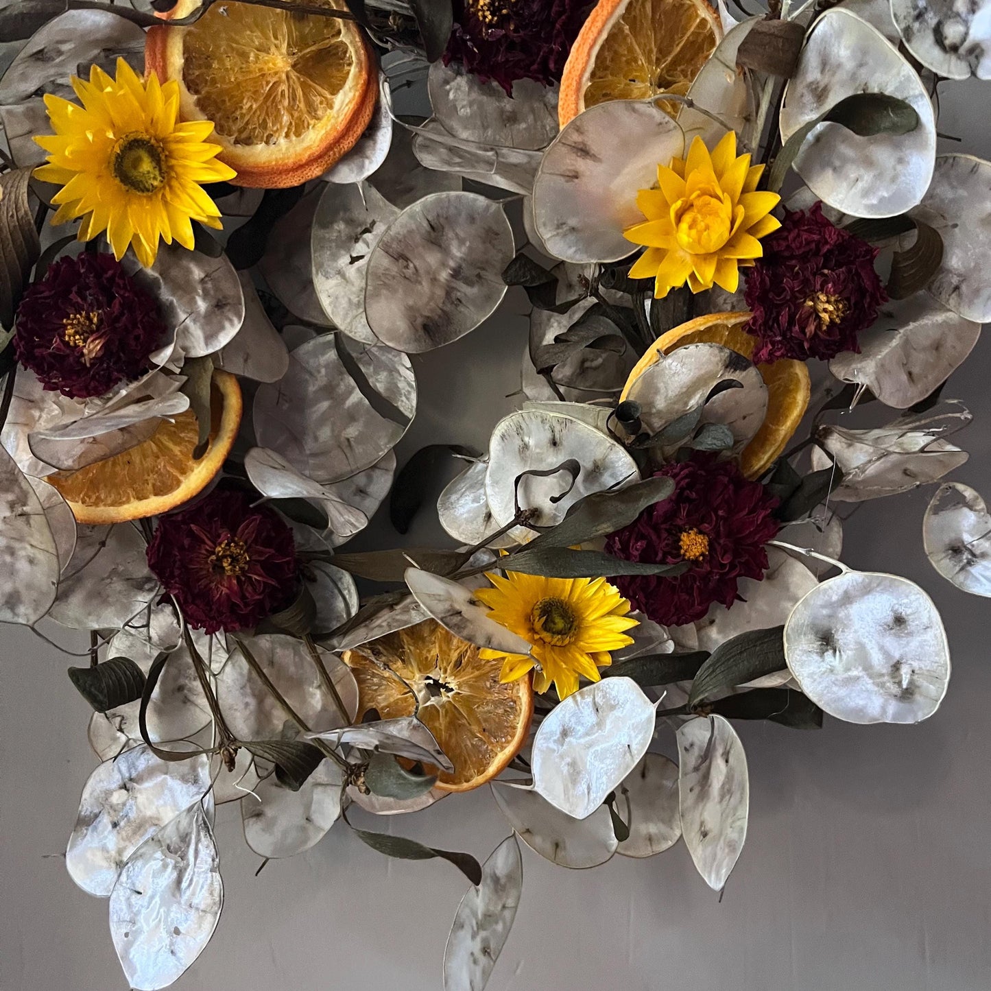 Winter flower wreath | Dried flowers | Farmhouse home | Country living | Seasonal Front door decor | Christmas Farmhouse wreath | 25cm