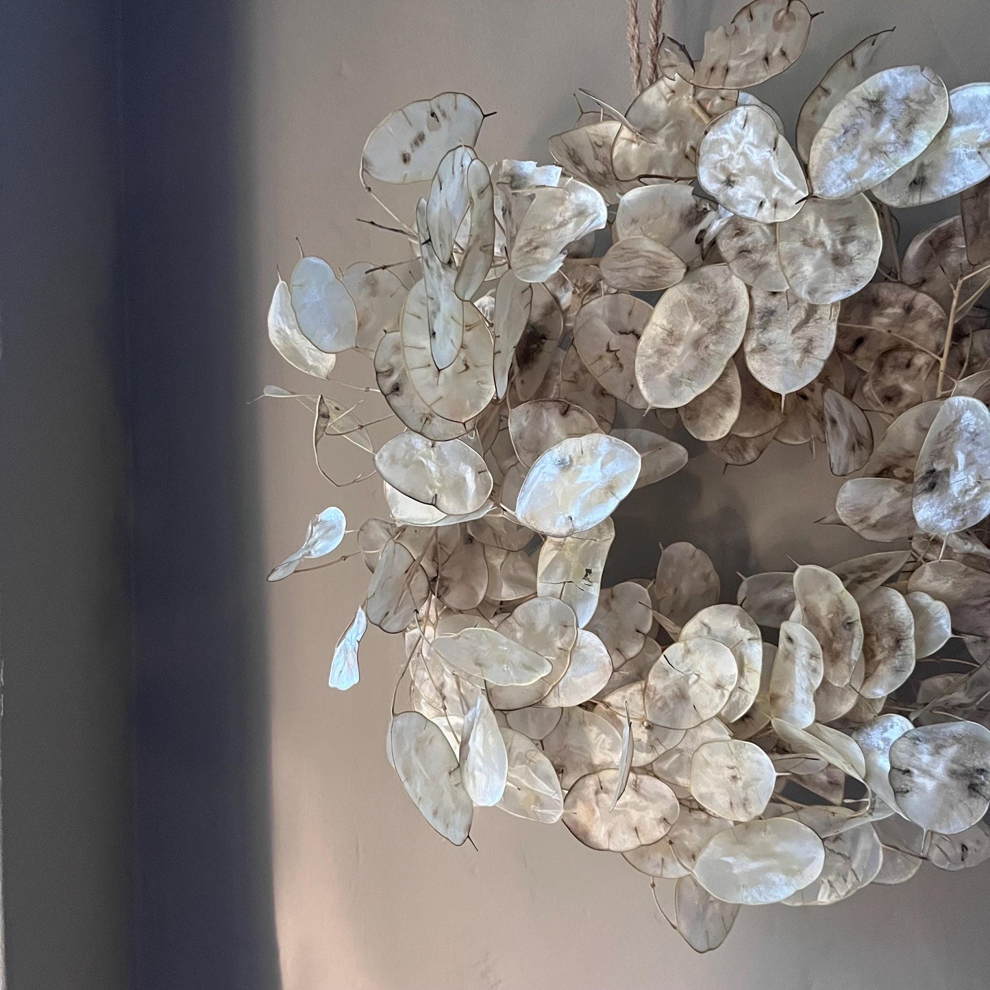 Winter flower wreath | Dried flowers | Farmhouse home | Country living | Seasonal Front door decor | Christmas Farmhouse wreath | 25cm