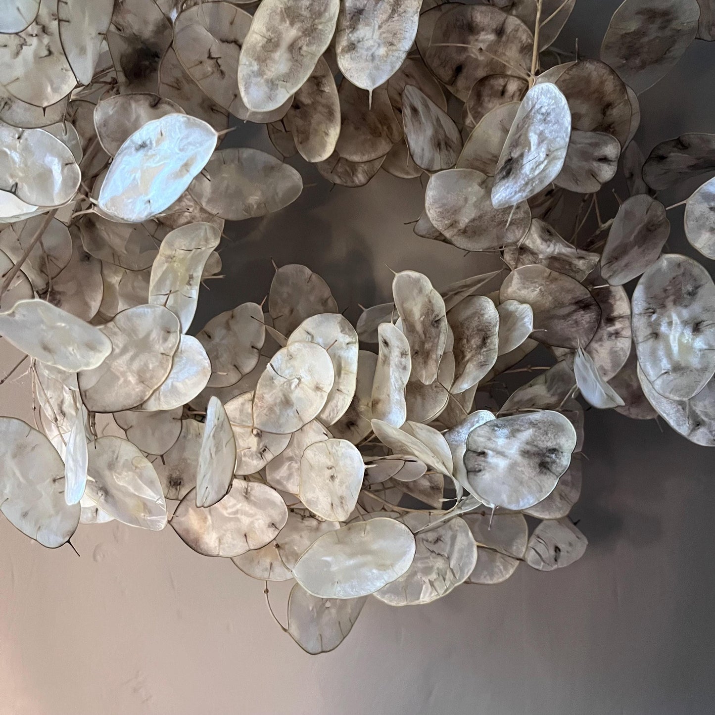 Winter flower wreath | Dried flowers | Farmhouse home | Country living | Seasonal Front door decor | Christmas Farmhouse wreath | 25cm